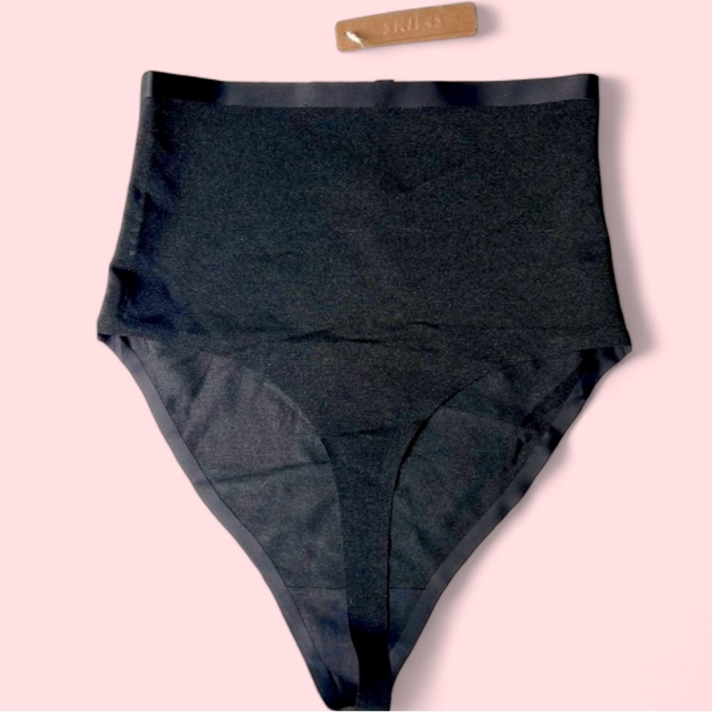 🤎SKIMS shapewear, Sheer high waist thong . NWT! Onyx black.